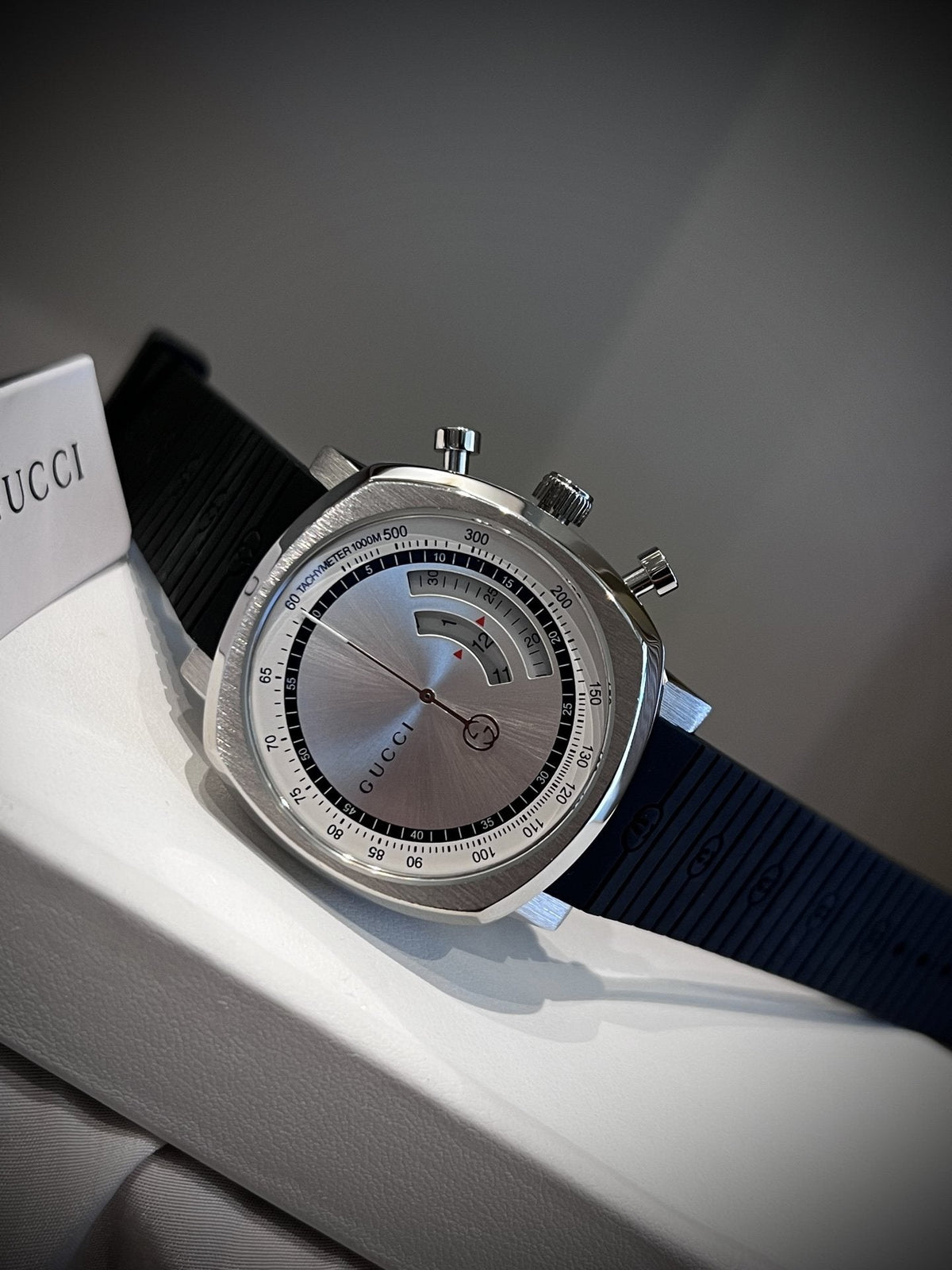 Gucci Black Silver Dial Strap Watch — hero