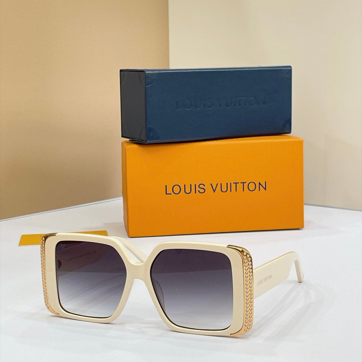Louis Vuitton Sunglasses – Z1998W
