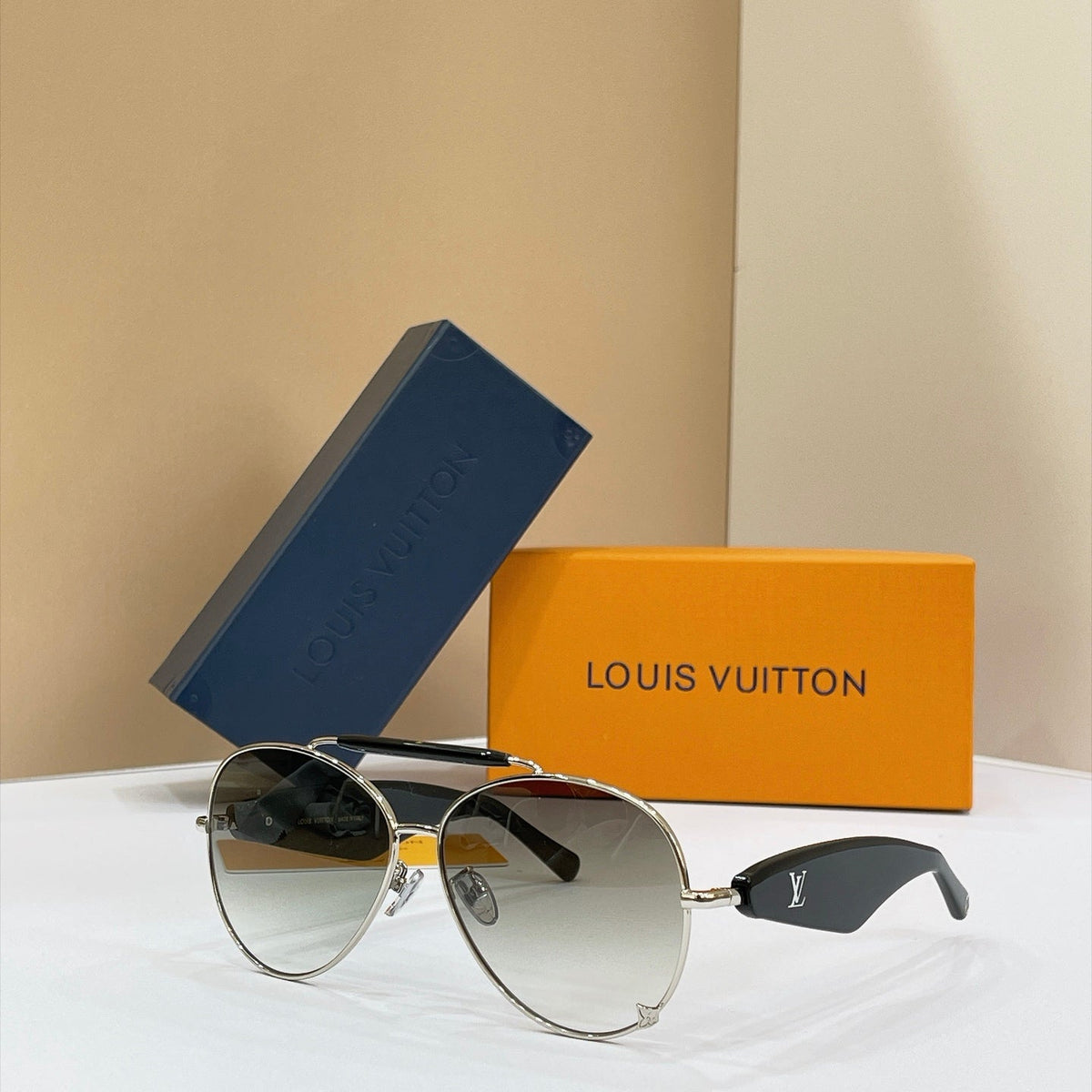 Louis Vuitton Sunglasses – Z3462U